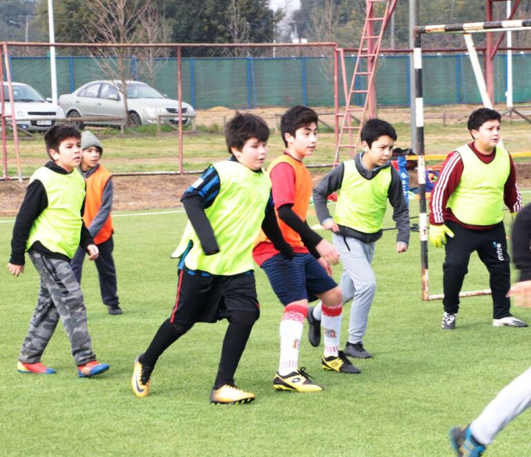 Disciplina, garra y pasión: el balón sigue rodando en la Escuela de Fútbol de Lontué