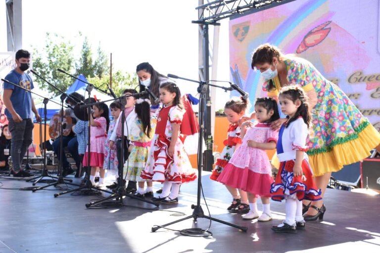 Canto, danza y tradiciones: Niños fueron protagonistas del Festival Folclórico de la Escuela Esperanza de Molina
