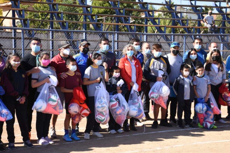 Escolares de Molina celebran Día Mundial de la Actividad Física con una serie de competencias
