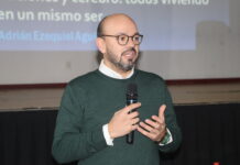 Potencian prevención del consumo de drogas y alcohol en adolescentes con charla de destacado psicólogo
